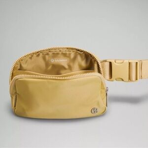 Lululemon Everywhere Belt Bag Golden Sand NWT Fanny Pack Crossbody Athleisure